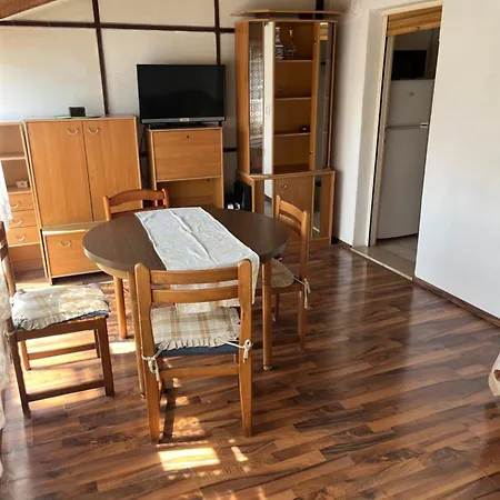 Apartamento Three Bedroom Laura